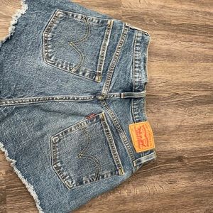 Levi’s - High waisted shorts